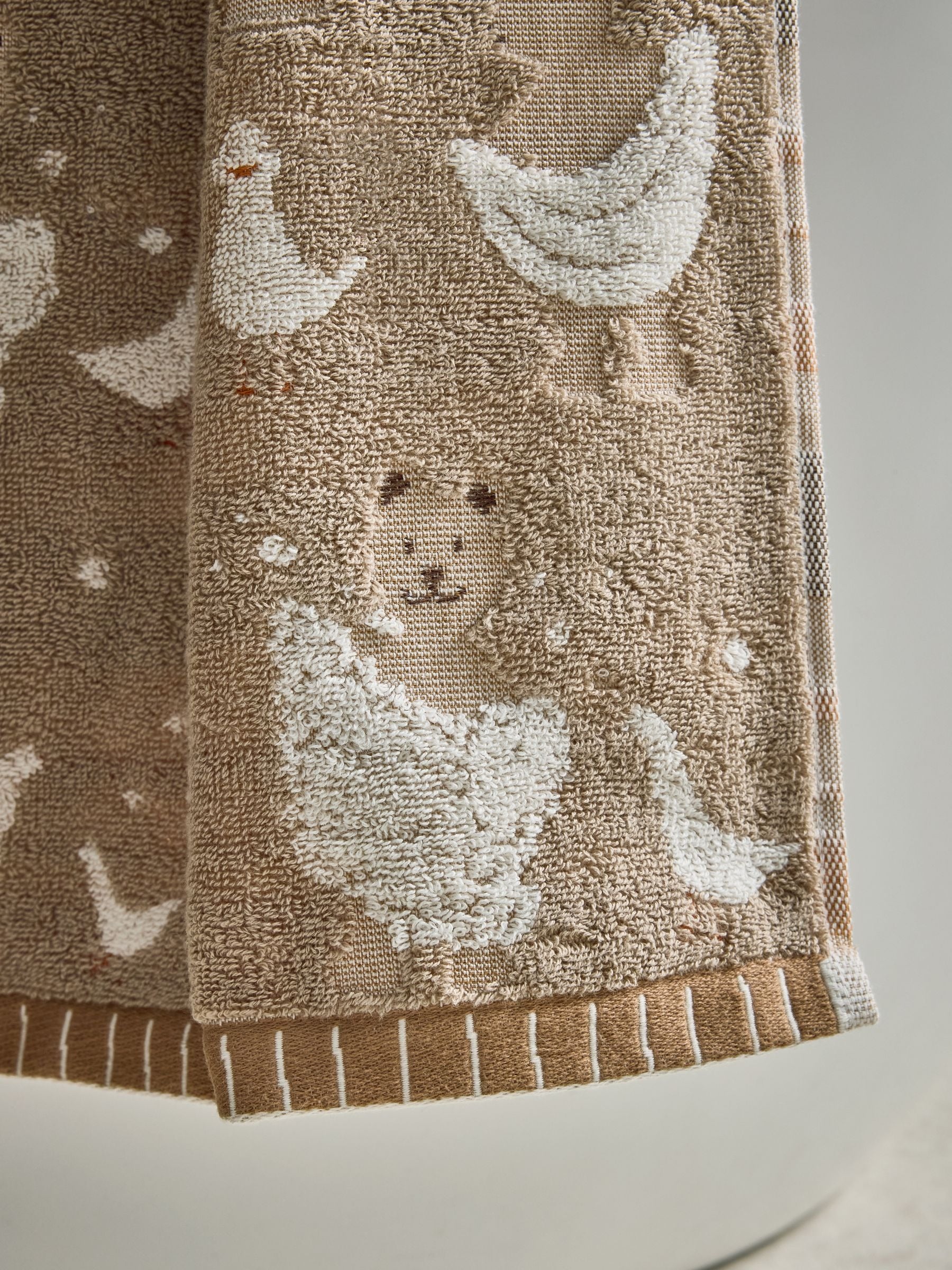 Bertie Woodland Cotton Spa Towel – Soft Luxury Bathroom Essential (90x50cm)